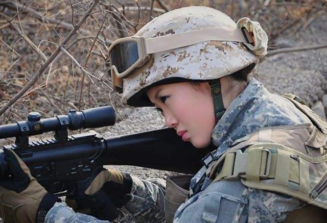 中国女兵vs外国男兵