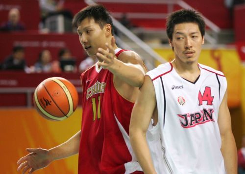 日本男篮vs中国易建联