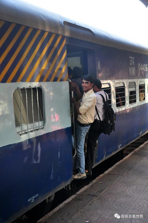 老外乘印度的火车vs中国火车